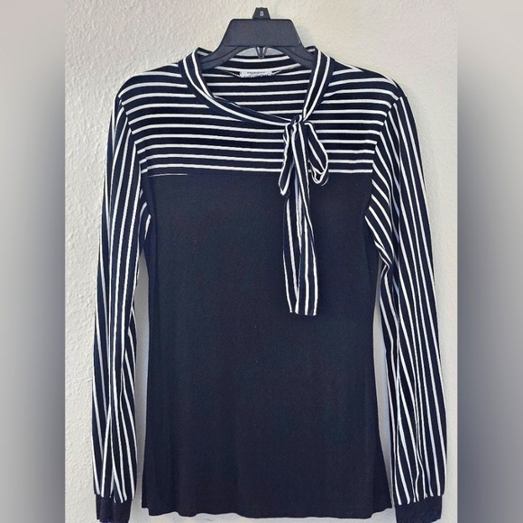 Women's Longsleeve Pullover Black & White Top by Zeagoo. Size M, 100% polyester. - Picture 2 of 10